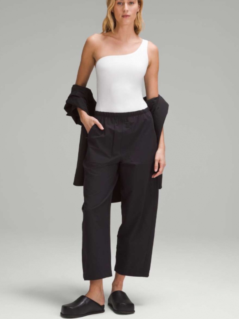 Lululemon Lightweight Mid-Rise Barrel-Leg Cropped Pant Black | Size 4 - Picture 8 of 12